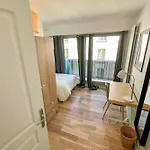 Room In 3-Bedroom With Balcony Lively Area & Restaurants