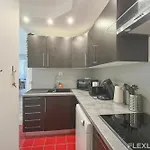 Room In 3-Bedroom With Balcony Lively Area & Restaurants