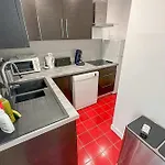 Room In 3-Bedroom With Balcony Lively Area & Restaurants