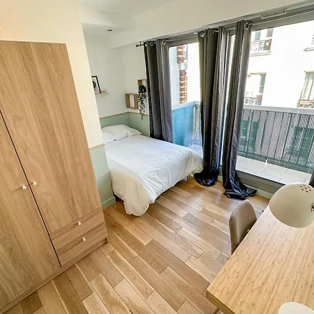 In 3-bedroom With Balcony Lively Area & Restaurants Holiday home