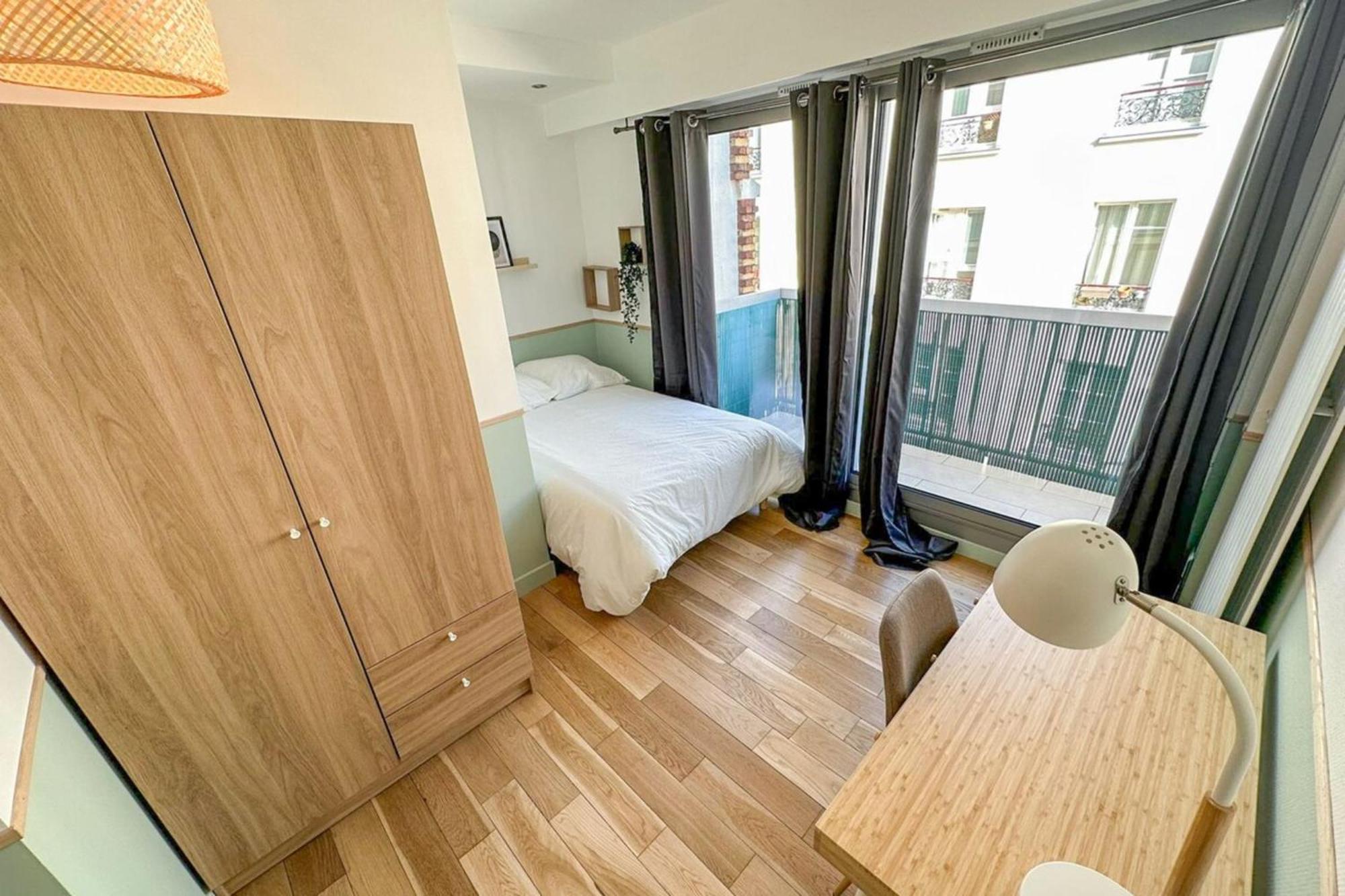 In 3-bedroom With Balcony Lively Area & Restaurants Holiday home