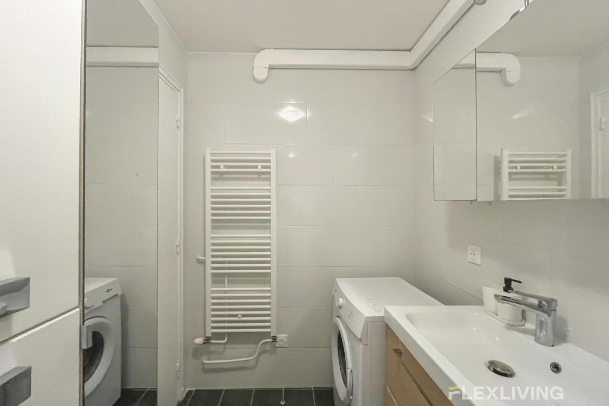 Holiday home In 3-bedroom With Balcony Lively Area & Restaurants *