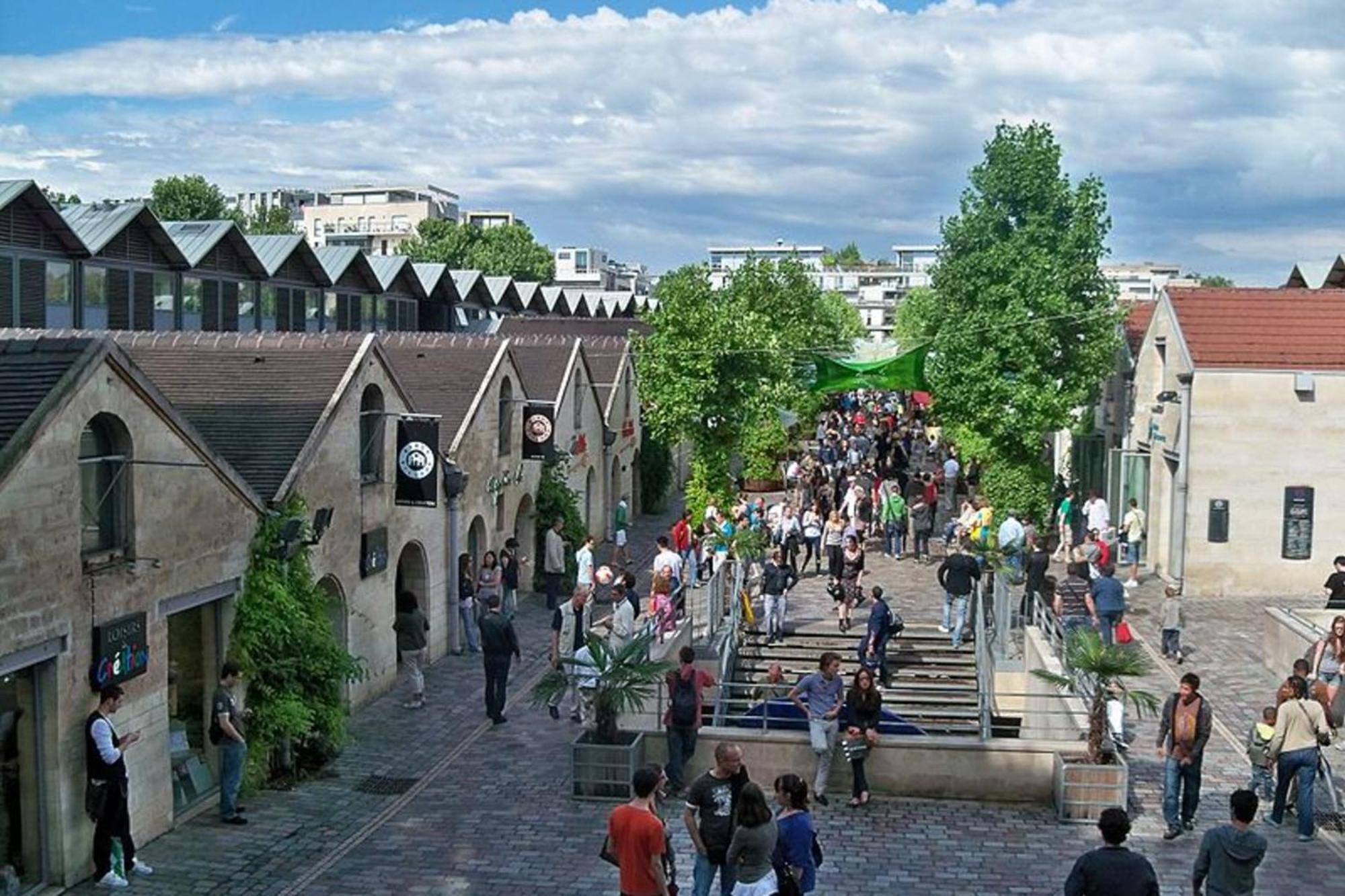 In 3-bedroom With Balcony Lively Area & Restaurants Holiday home Paris